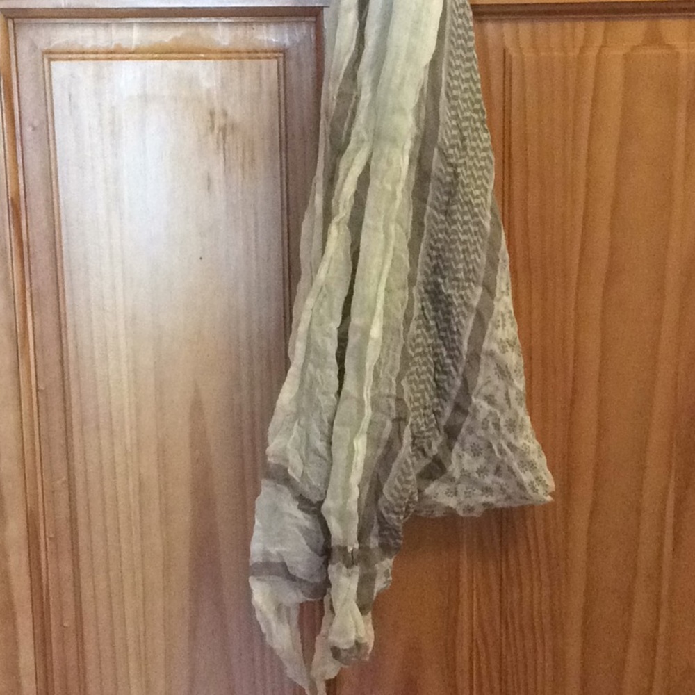 Soft square scarf